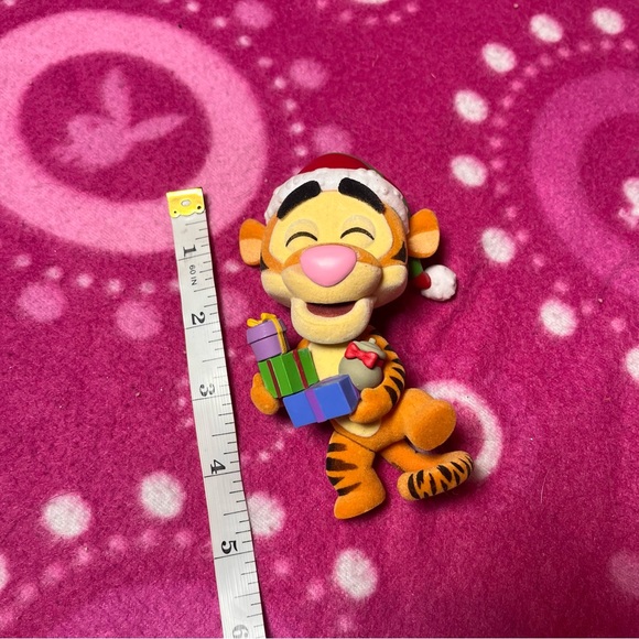 Disney Christmas Tigger Flocked Funko Pop No Box - Picture 4 of 5